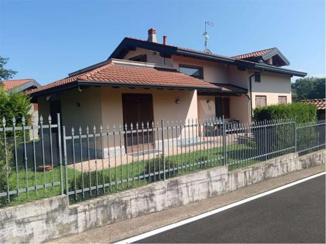 Villa Indipendente in vendita a Cazzago Brabbia, Lombardia