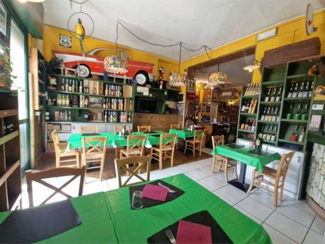 Locale Commerciale in vendita a Senna Comasco, Lombardia