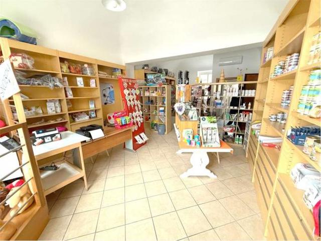 Locale Commerciale in vendita a Piemonte, Alessandria