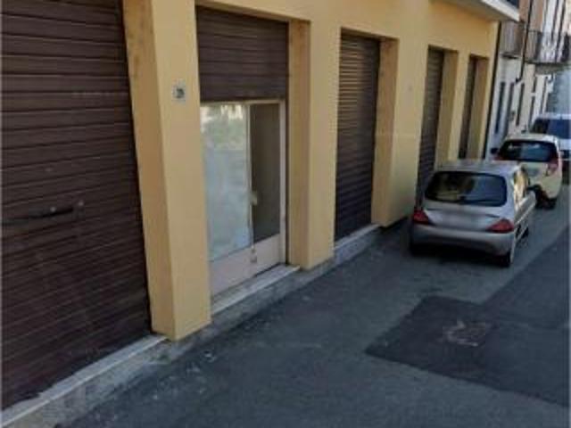 Locale Commerciale in vendita a Robbio, Lombardia