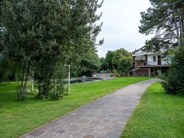 Villa Indipendente in vendita a Villafranca Di Verona, Veneto