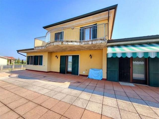 Villa Indipendente in vendita a Villafranca Di Verona, Veneto