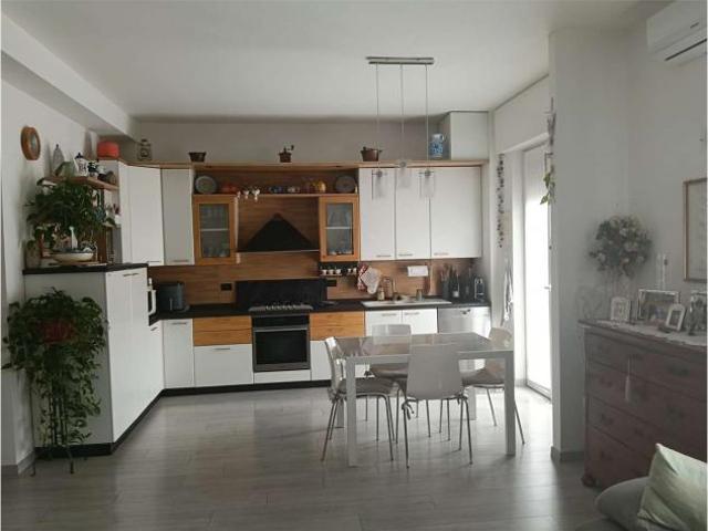 Appartamento in vendita a Quinzano, Brenzone