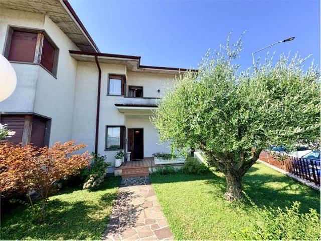 Villa Indipendente in vendita a Villafranca Di Verona, Veneto