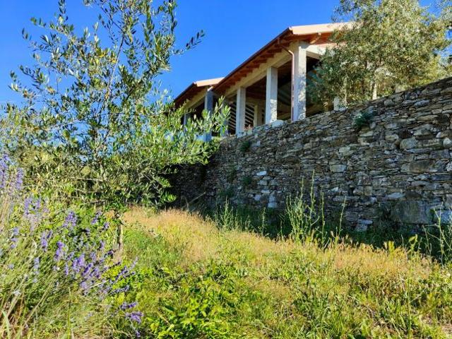 Villa Indipendente in vendita a Lucinasco, Liguria