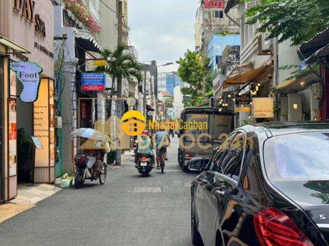 Nhà mặt phố bán