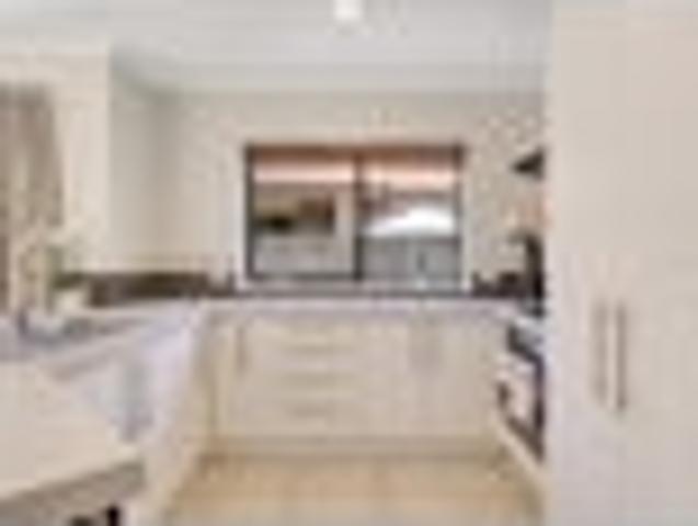 House for sale in Brookfield