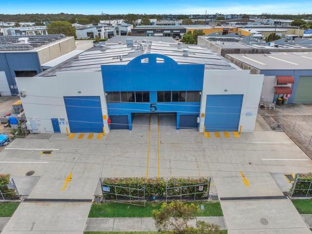Warehouse for sale in Kings Creek, Queensland