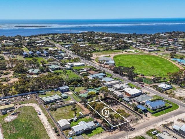 Land for sale in Kingscote