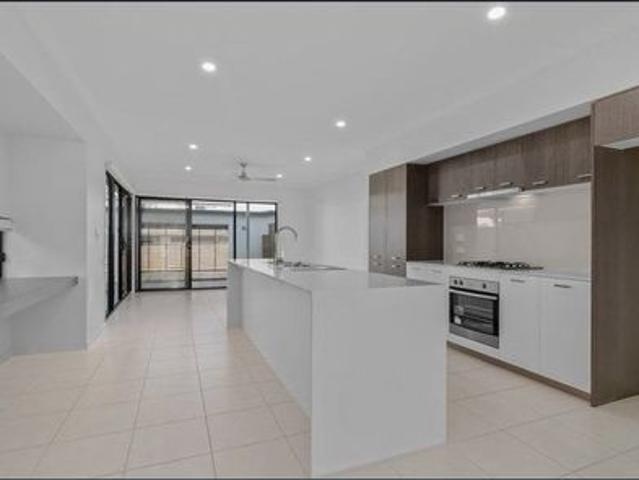 Townhouse for rent in Toombul, Queensland