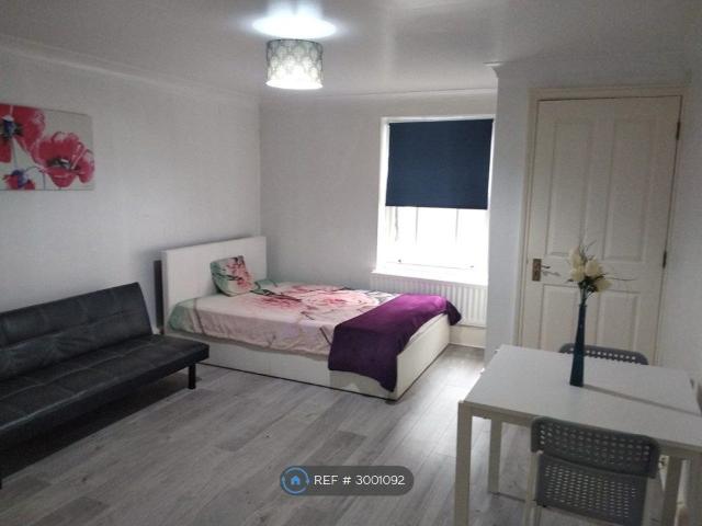 Studio for rent in Reading