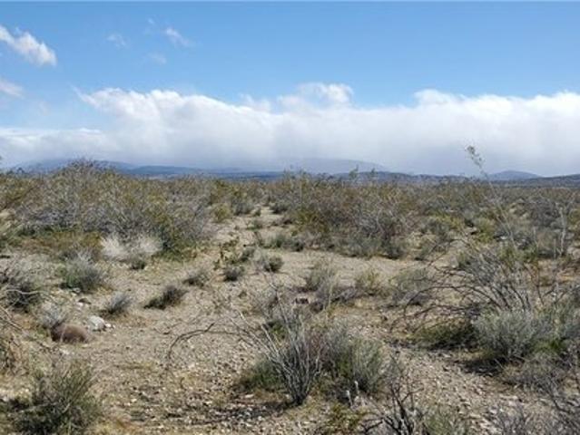 Land for sale in Pearblossom, California
