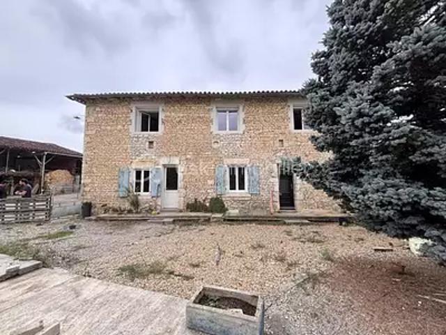 Maison vente à Confolens, Saint-angeau