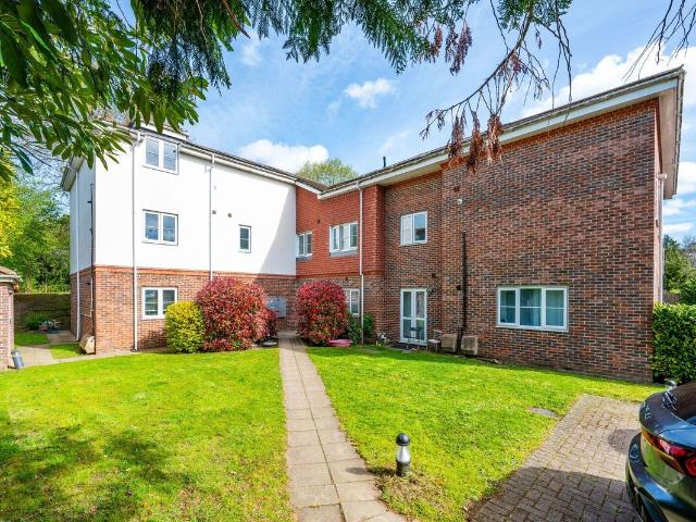 Apartment for rent in Horsell, Woking