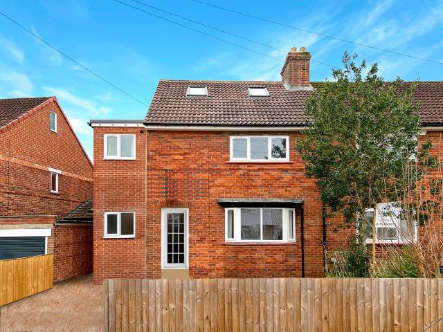 Room for rent in Gipsy Lane Estate, The Slade