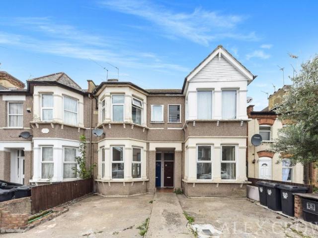 House for rent in Gants Hill, Greater London