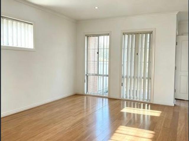 Townhouse for rent in Bentleigh East, Melbourne