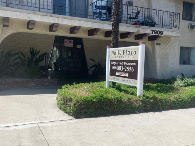 Apartment for rent in Canoga Park, California