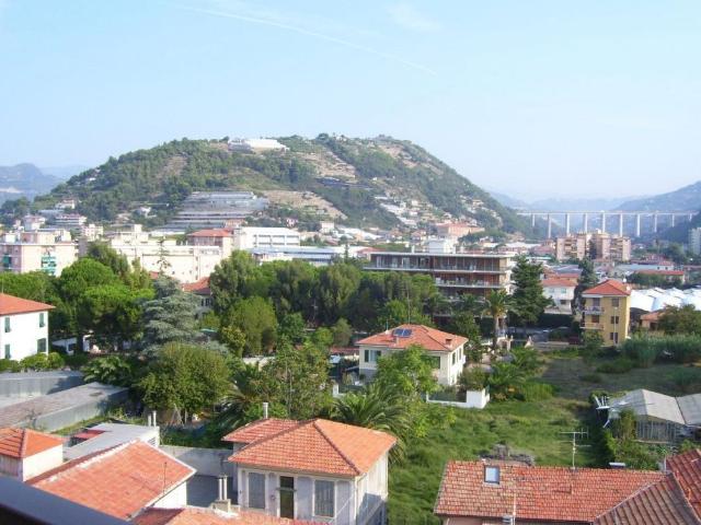 Appartamento in affitto a Vallecrosia, Liguria