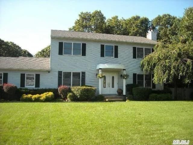 House for sale in Holtsville