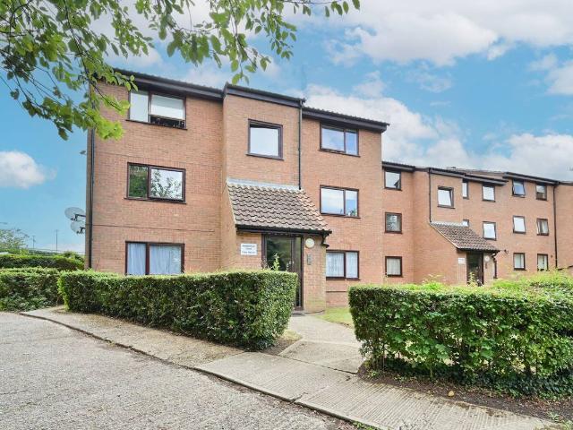 Apartment for rent in Woodhall Farm, Pouchen End