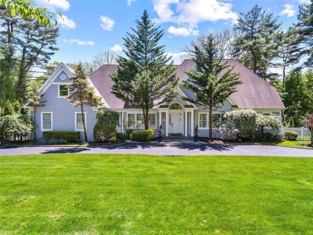 House for sale in Old Westbury