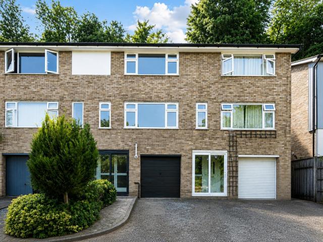 House for rent in Holloway Hill, Waverley