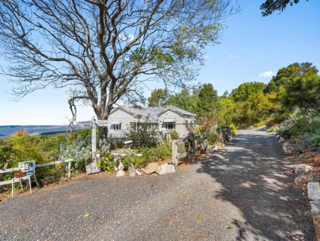 Cottage for sale in Mount Berryman, Queensland