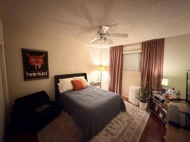 Room for rent in Canoga Park, California