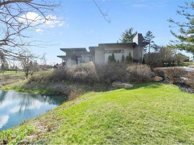 House for sale in Hopkins