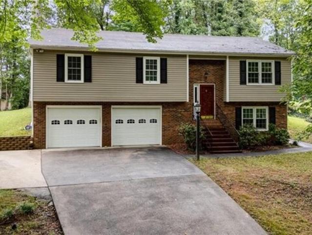 House for sale in Pfafftown, North Carolina