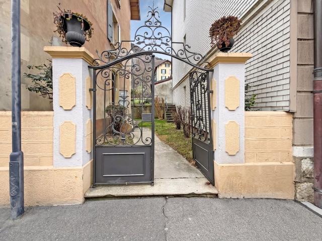 Mehrfamilienhaus kaufen in Vallorbe, Waadt