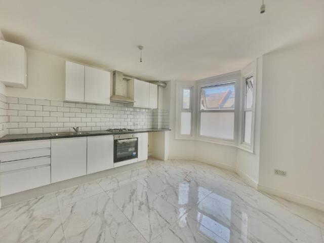 Apartment for rent in Furzedown, Greater London