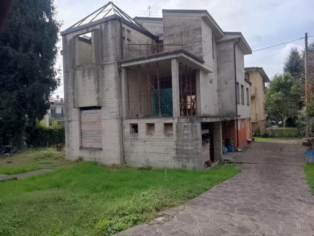 Villa Indipendente in vendita a Bergamo, Lombardia