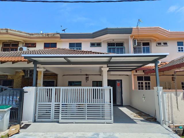 Terraced House for sale in Malaka