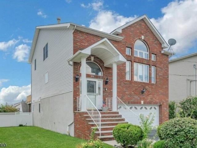 House for sale in Lyndhurst, New Jersey