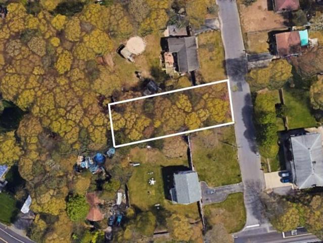 Land for sale in Mastic