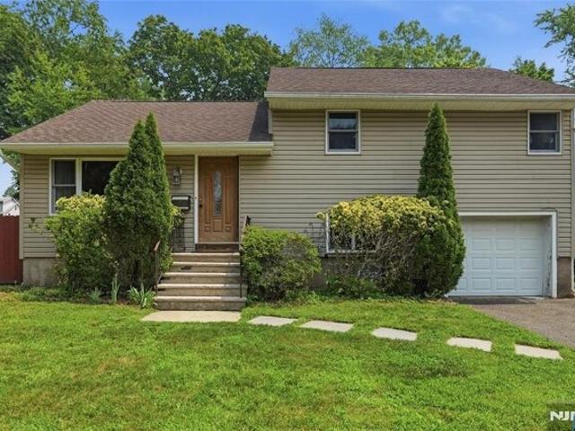 House for sale in Waldwick, New Jersey