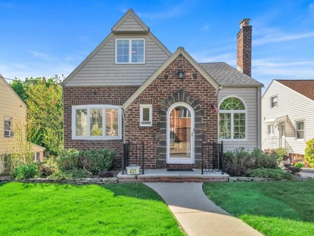 House for sale in Ridgefield, New Jersey