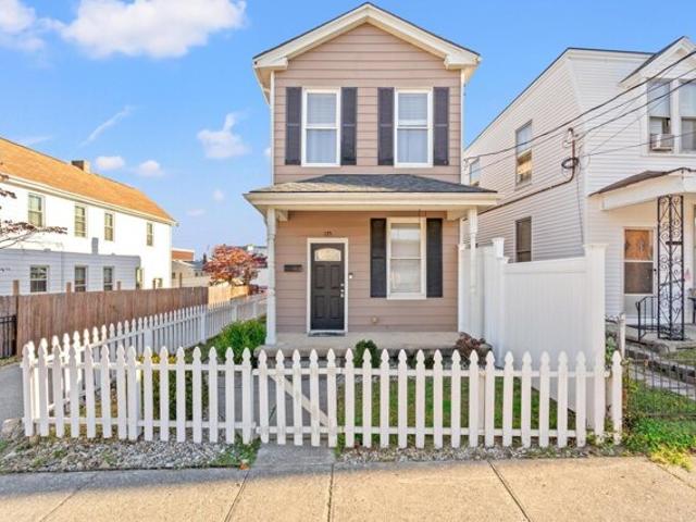 House for sale in Bellevue, Kentucky