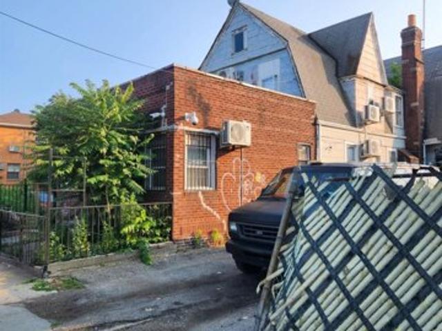 House for sale in Queens, Arverne