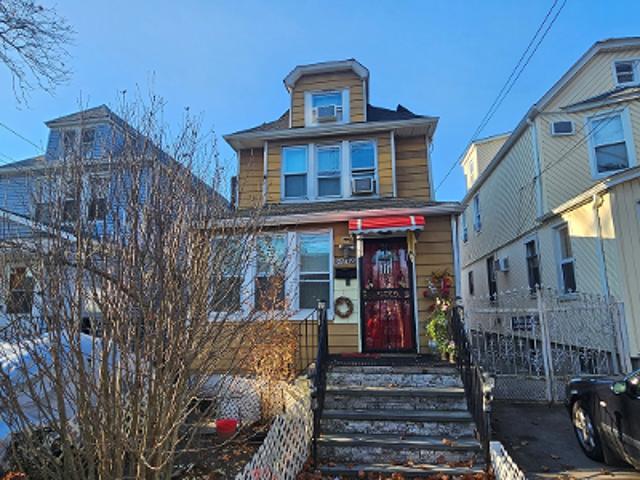 House for sale in Queens, Arverne