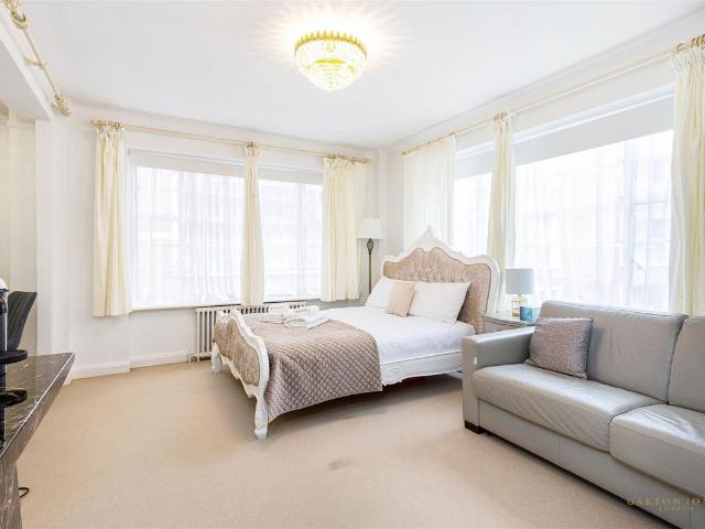 Studio for rent in Westminster, Victoria