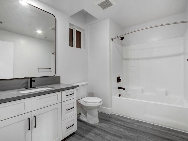 Apartment for rent in Canoga Park, California