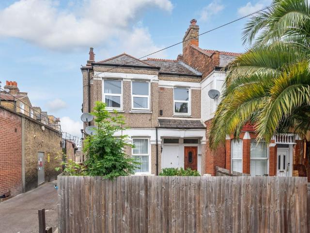 House for rent in Furzedown, Greater London