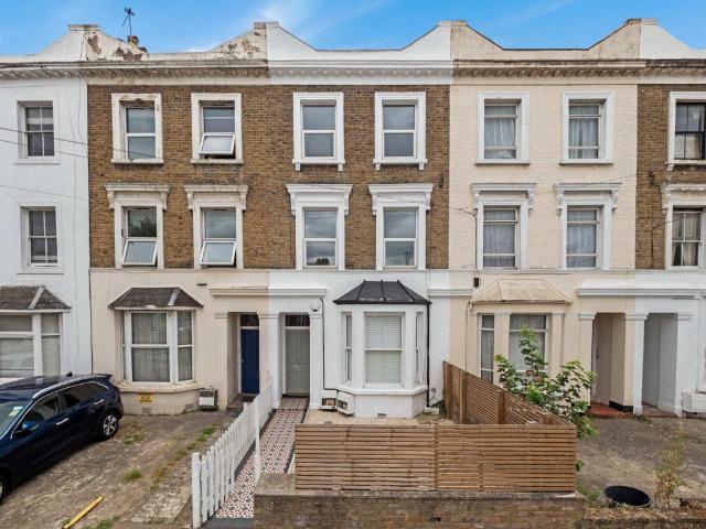 Apartment for rent in Furzedown, Greater London