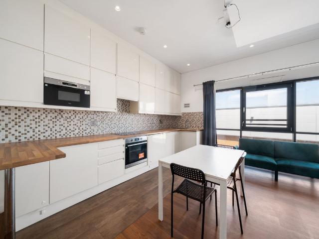 Studio for rent in London Borough of Merton, Collier's Wood