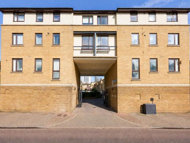 House for rent in London Borough of Tower Hamlets, Greater London