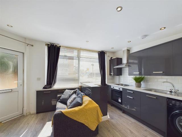 Studio for rent in Elmfield, Leicestershire