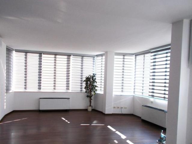 Ufficio in affitto a Varedo, Lombardia